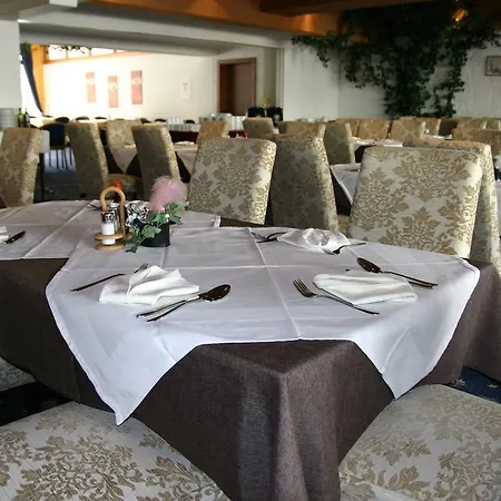 Отель Edelweiss 3*