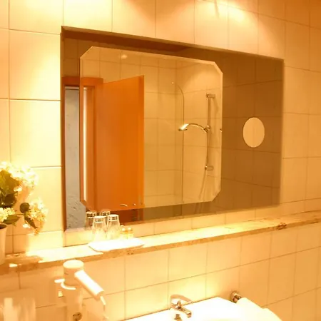 Отель Edelweiss 3*